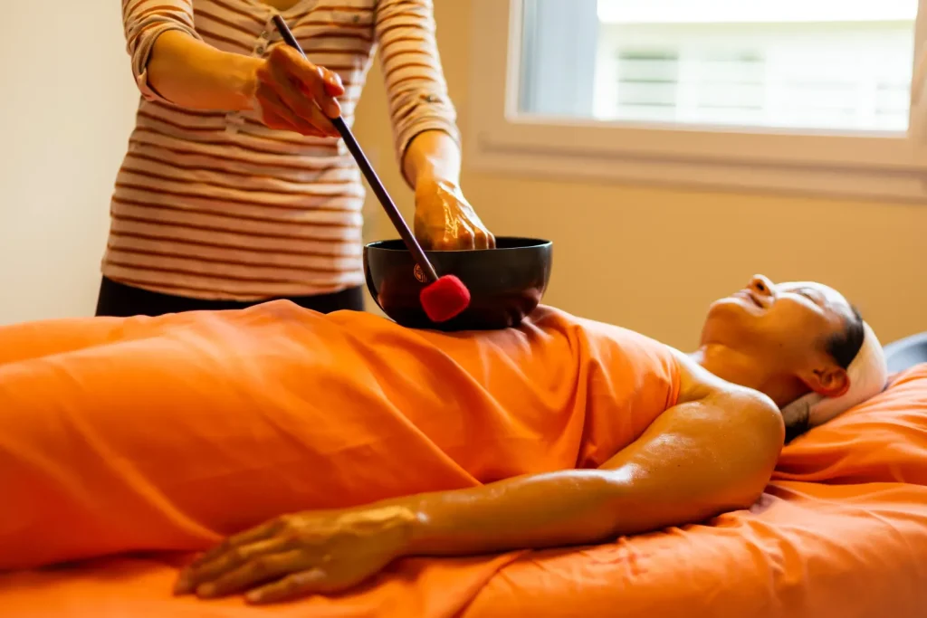 Massage avec bol tibetain - Massage énergisant